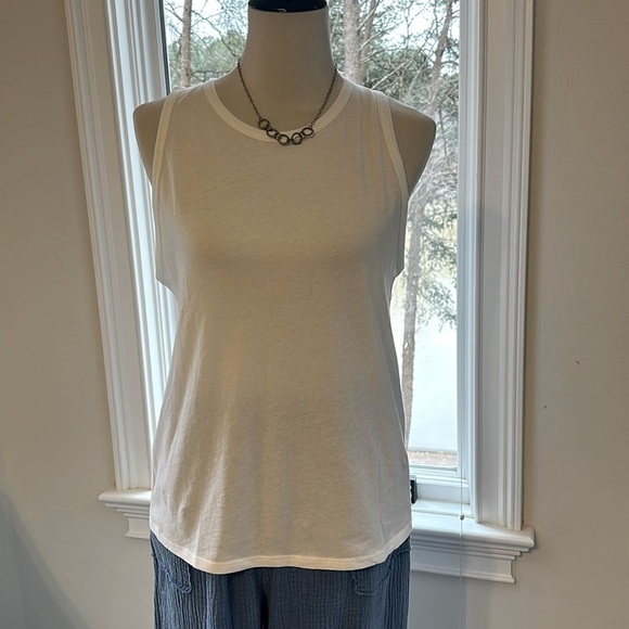 Amour Vert Jillian 100% Organic White Cotton Tank, Large - Picture 3 of 10